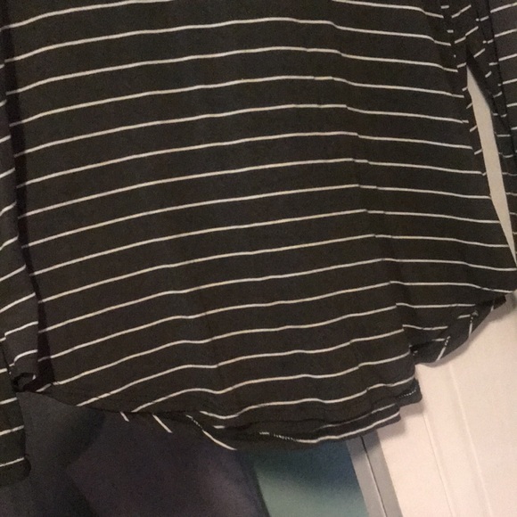 Green mock sweater, very light - Picture 2 of 3